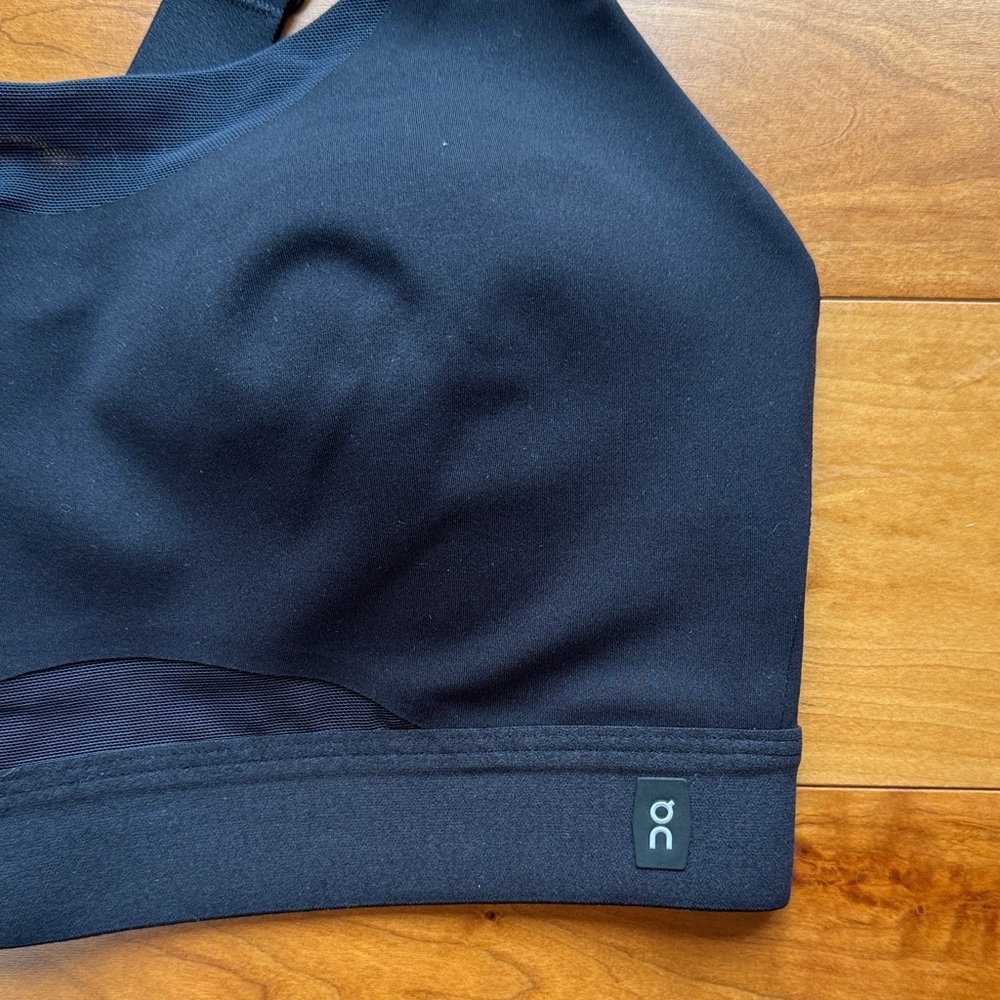 On Running Black Performance Sports Bra with Wide Straps - Picture 3 of 4